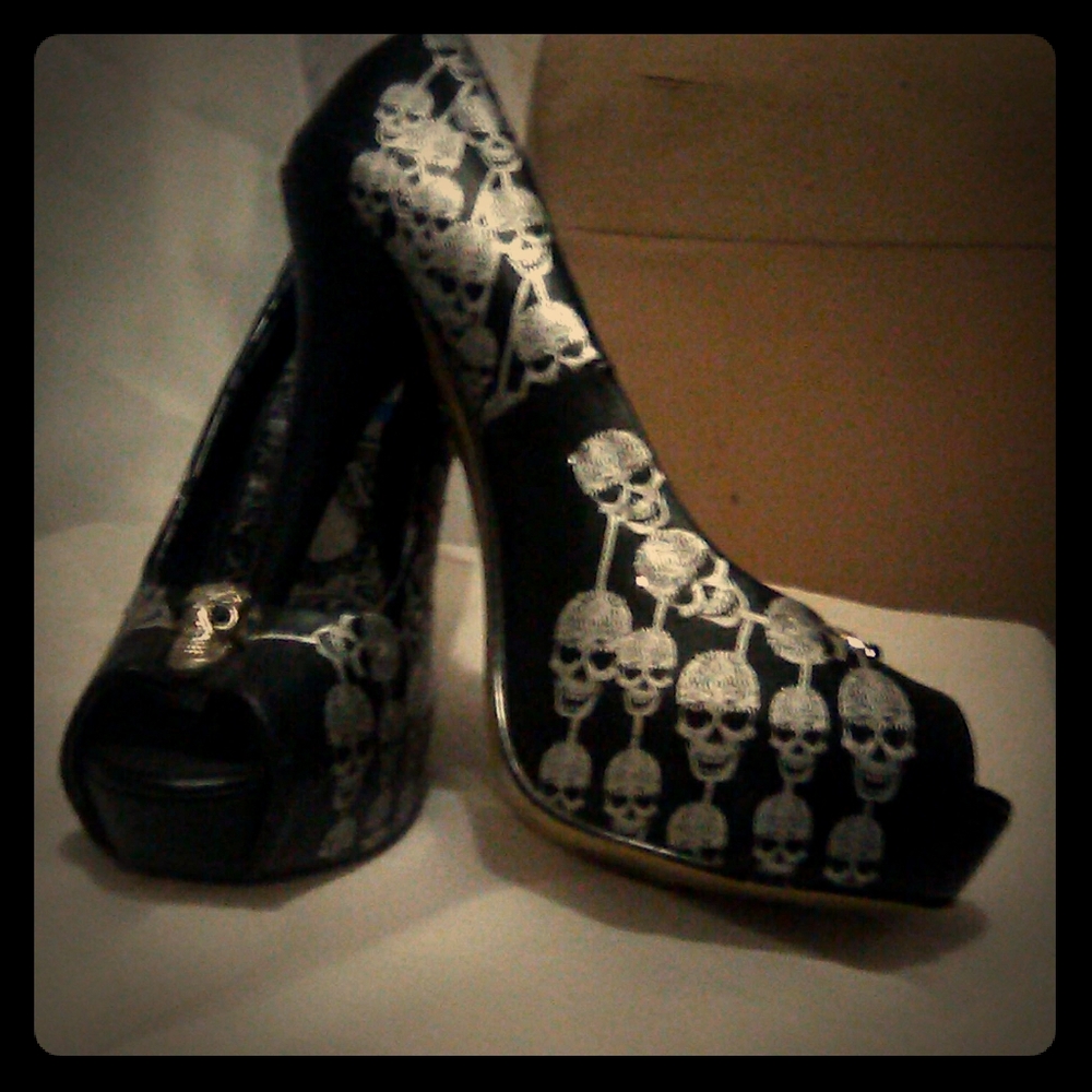 Iron Fist ,"Day of the Dead" hangman platforms